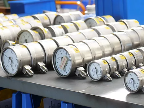 Pressure gauges on a service workbench